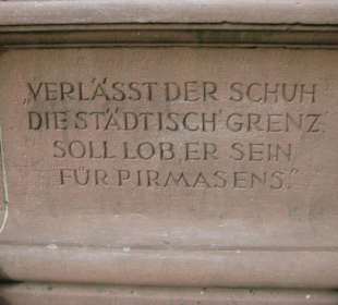 Sinnspruch am Brunnenrand