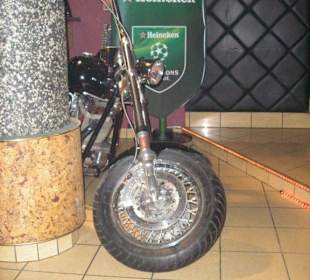 Harley Davidson im Pub