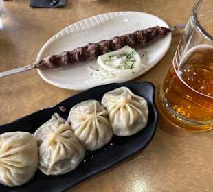 Bukhara Assort - Gut gewürzt manti und Schaschlik.