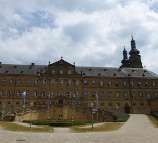 Blick über den Klosterhof von Kloster Banz