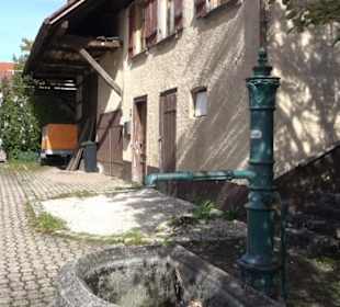 Dorfbrunnen am Backhaus Lonsingen