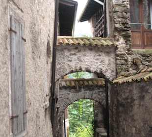 Ob durch diesen Bogen schon Ritter gingen ?