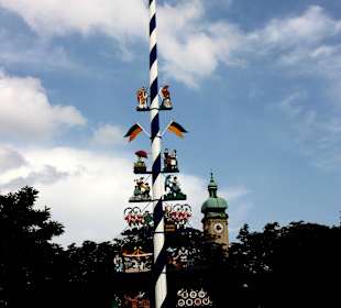 Maibaum auf dem Viktualienmarkt