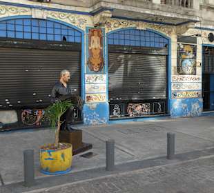 Statue von Astor Piazzolla an der Peseo del Tango