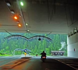 Am Ende-/Anfang vom Felbern-Tunnel
