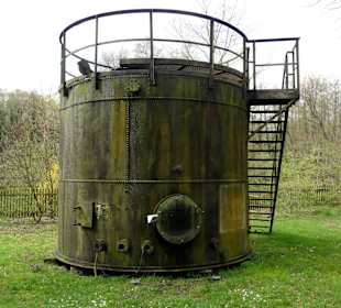 Öltank auf dem Museumsgelände