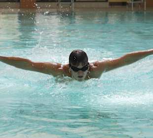 Schwimm- und Sportbecken