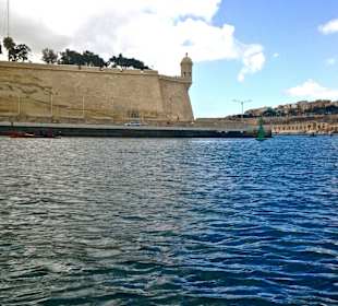 Mit dem Wassertaxi von Isla nach Valletta