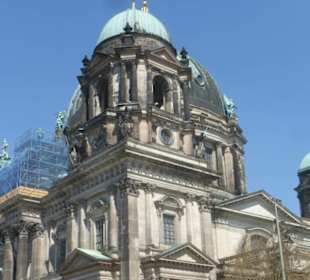 Es bröckelt am Dom, deswegen Sicherheitsnetze