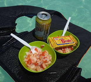 Entspannung und gutes Essen im türkisen Meer!