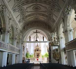 Blick in das Kirchenschiff