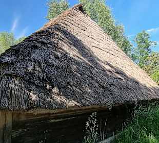 Altes Haus mit Strohdach