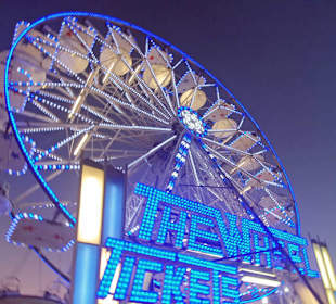 Am Abend das Mini-Riesenrad