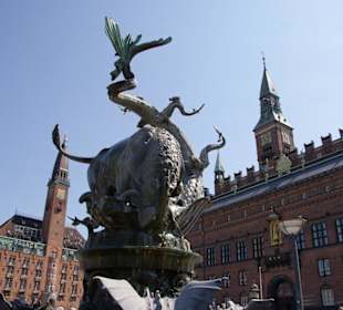 Drachenbrunnen vor dem Rathaus