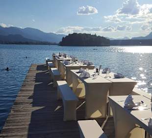 Sunset-Lounge am hoteleigenem Strand