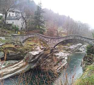 Steinbrücke bei Lavertezzo
