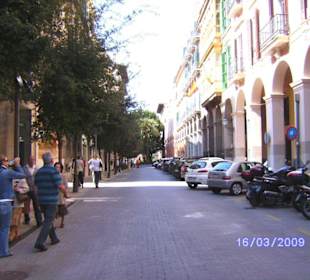 Auf dem Weg vom Bus-Bahnhof zur Kathedrale La Seu