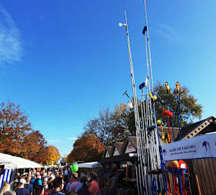 Entlang der Jahrmarktstrasse 