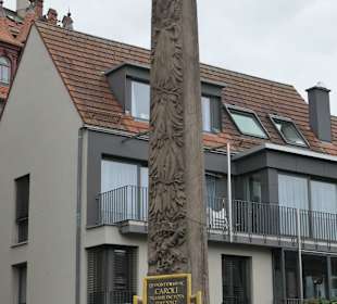 Obelisk mit Friedenstaube (Obere Karlsbrücke)