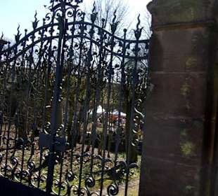 Seitentor vom Schloss