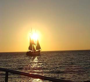 Traumhafter Sonnenuntergang an Bord