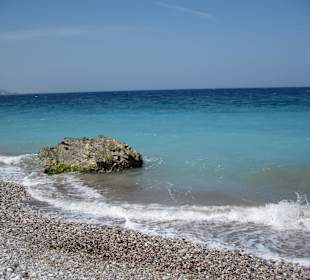 Spaziergang am Felsenstrand in Rhodos!