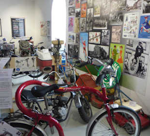 Fahrräder usw. im Kleinen Industriemuseum