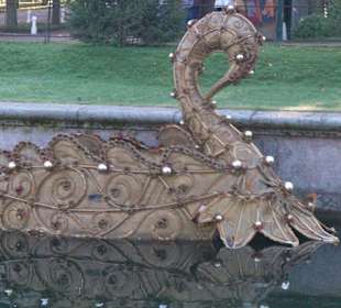 Peterhof - Kanal zwischen Schloß und Ostsee