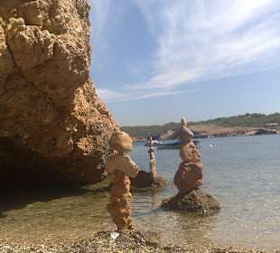 Steinfiguren. Kleine Bucht bei Cala Bassa