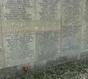 Gefallenendenkmal am Friedhof Holzhausen