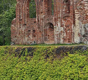 KYirchenruine von der Seeseite