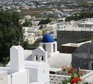 Typische blaue Kuppelkirchen