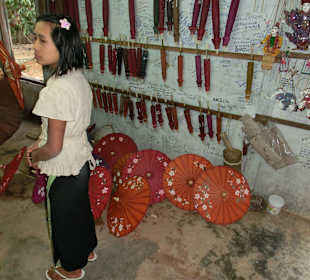 Im Nebenraum werden die hergest. Waren verkauft