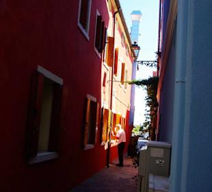 Gasse mit Einheimischen