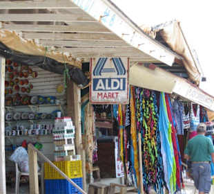 Einkaufen am Strand (viel Handeln)