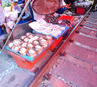Im Railway Markt von Meaklong
