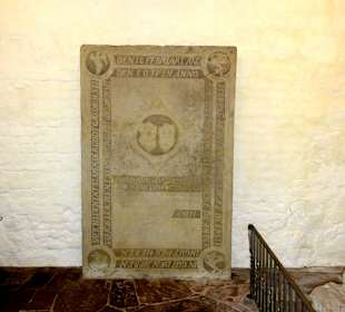 Gedenktafel im Glockenturm