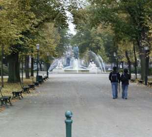 Der Bruat-Brunnen im "Champs de Mars"