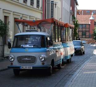Ein Barkas unterwegs in der Altstadt
