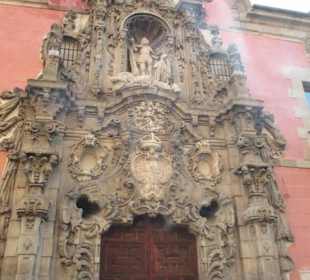 Portada barroca del museo