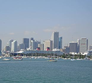 Blick auf den Kreuzfahrthafen