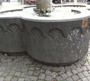 Fischweiber-Brunnen