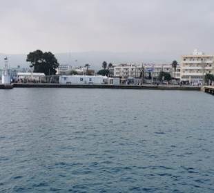 Der Beginn des Ausflugs mit der Fähre im Hafen