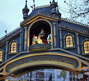 Tor zum Weihnachtsmarkt Heinzels Wintermärchen