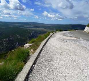 Die Straße der "Route des Crètes" im Canyon