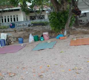  Editieren Lager der illegalen Strandverkäufer. 