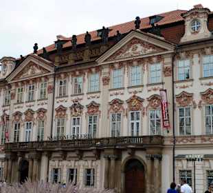 Rokoko-Palaismit verspieltem Stuckwerk