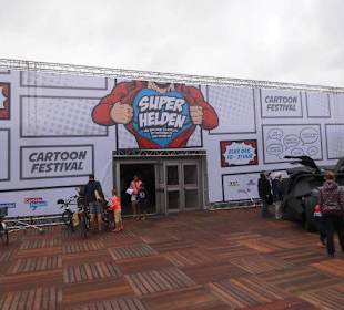 Eingang zum Pavillon des Cartoonfestivals inKnokke