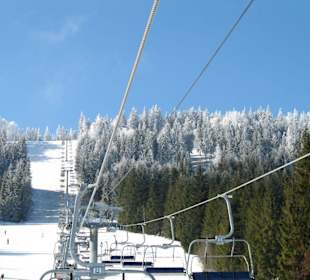 Seilbahn auf die Piste bei Lemberg