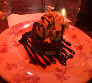 Schoko-Brownies mit Eis